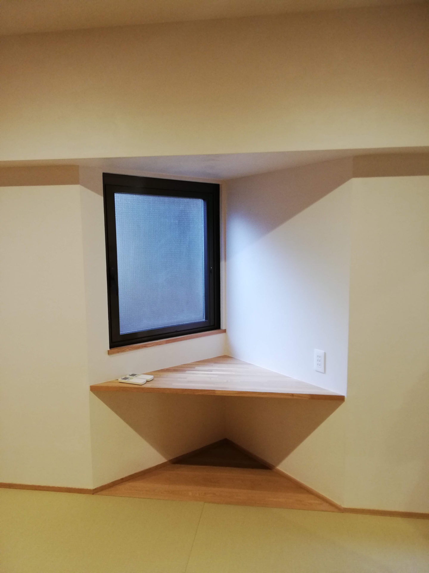千田町のマンション改装　出窓カウンター